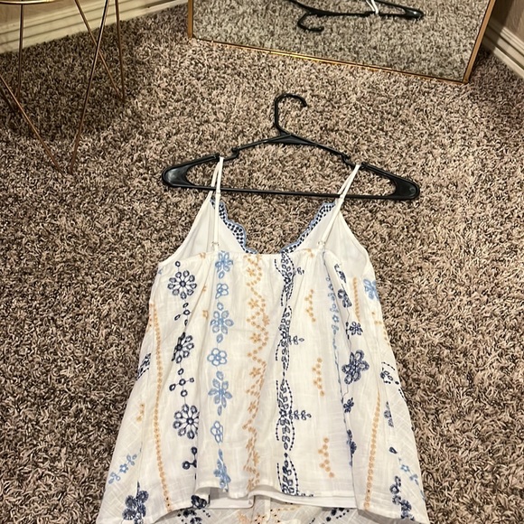 Cute white cami, boutique find, size small - Picture 2 of 4